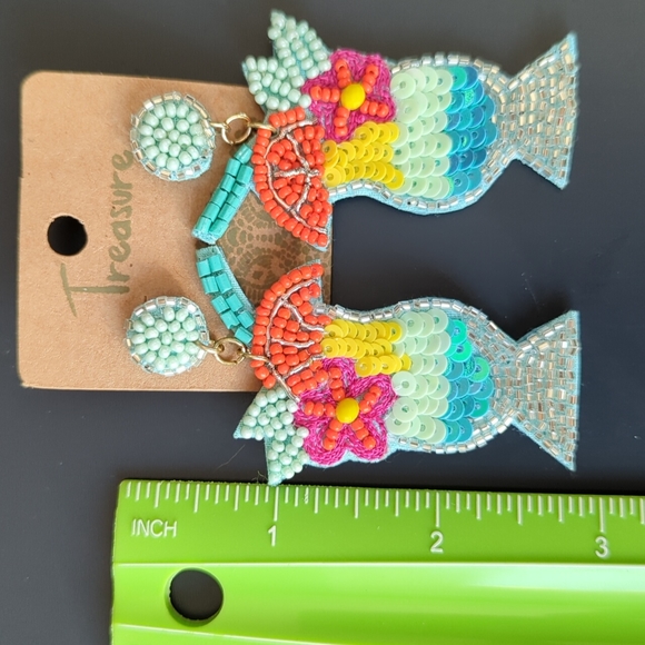 Fun cocktail beaded earrings - Picture 2 of 3